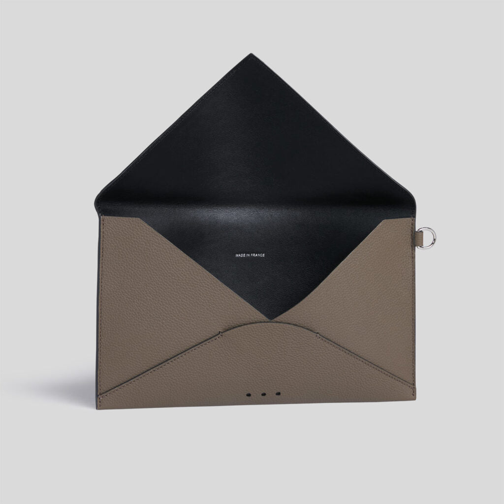 La Pochette Enveloppe - Clay